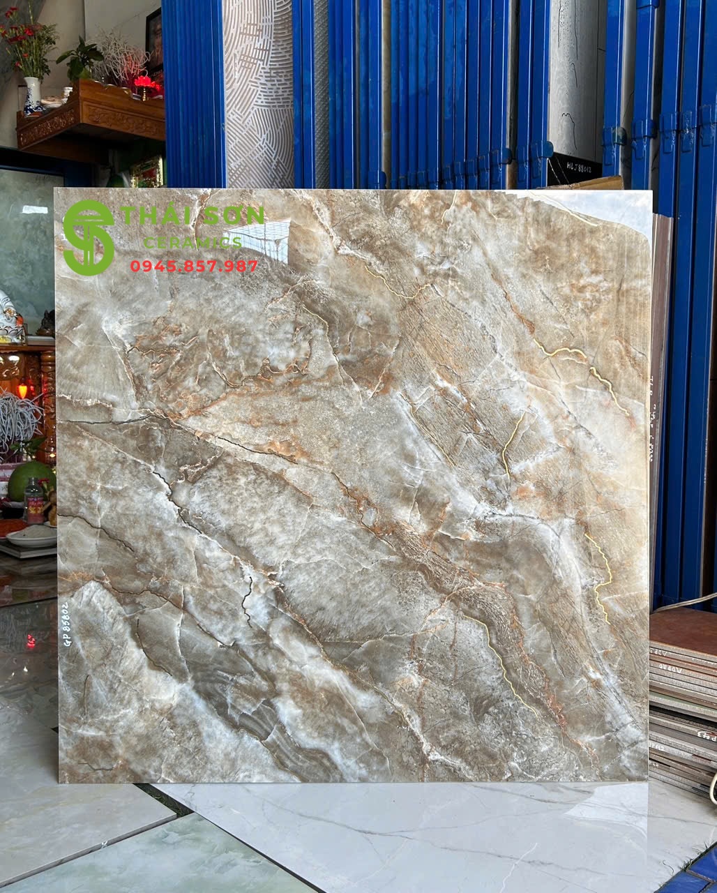 Gạch trung quốc 80x80 lát nền khắc kim màu nâu đất