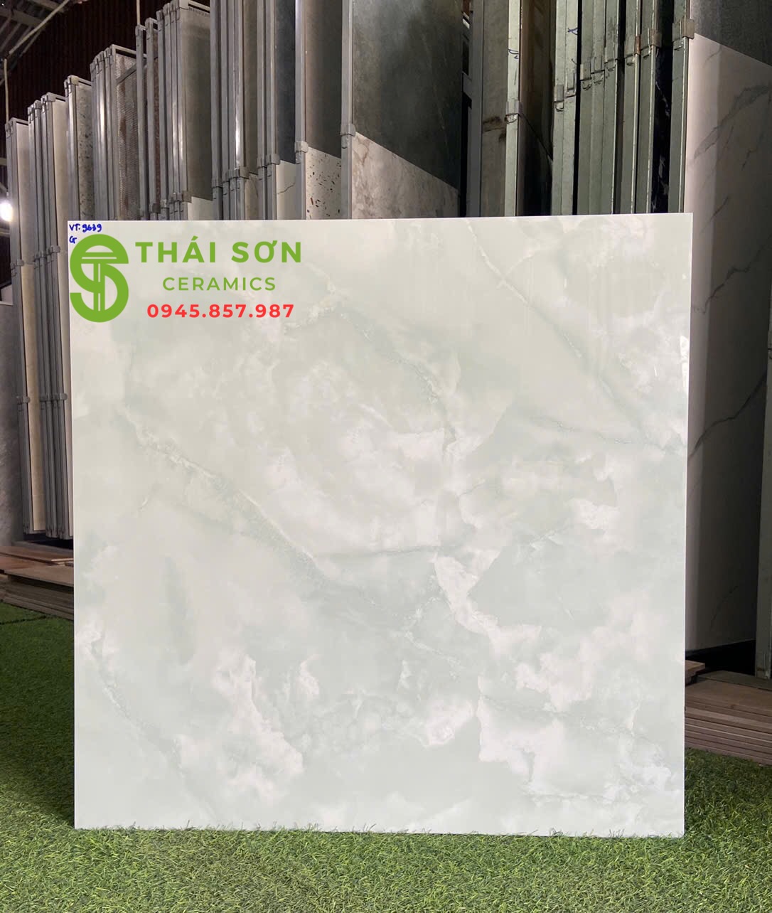 Gạch lát nền màu xanh ngọc 80x80 vitto bóng kiếng