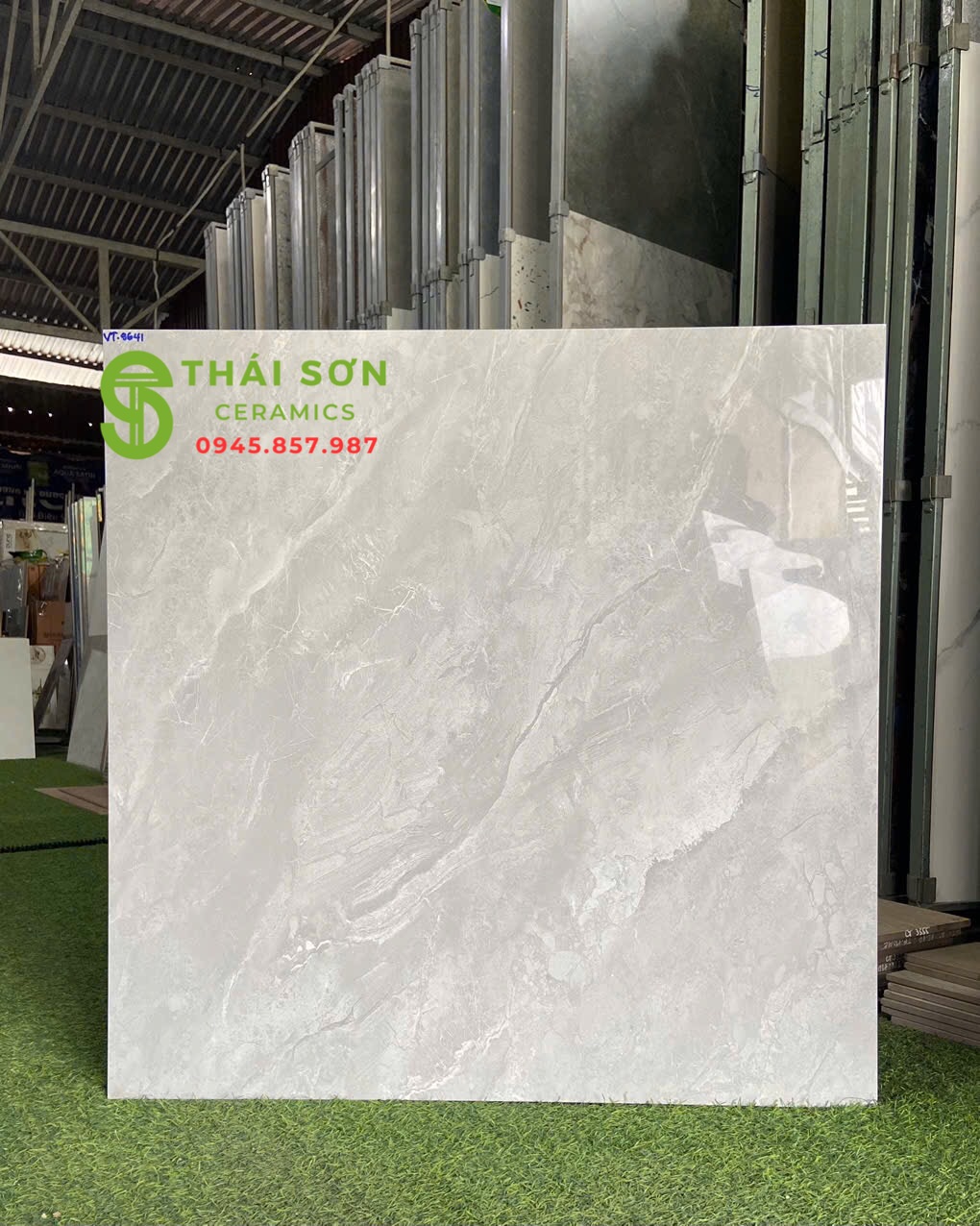 Gạch lát nền phòng khách 80x80 vitto bóng kiếng màu xám