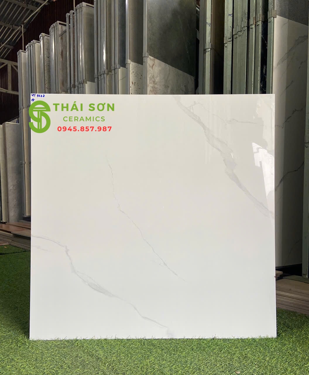 Gạch lát nền màu trắng vân 80x80 vitto bóng kiếng