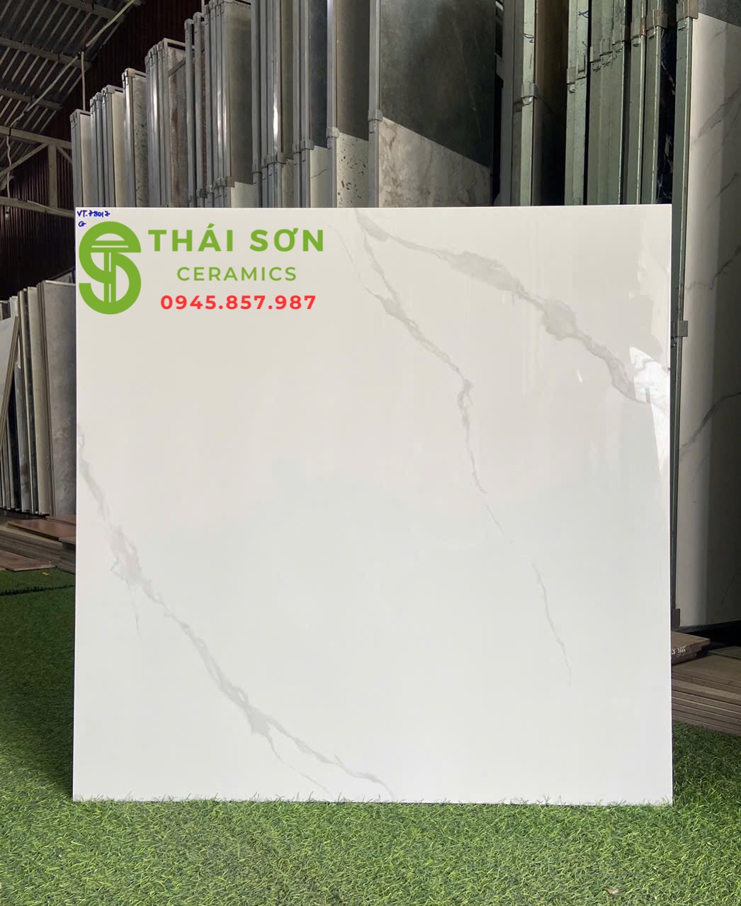 Gạch lát nền màu trắng vân mây 80x80 vitto