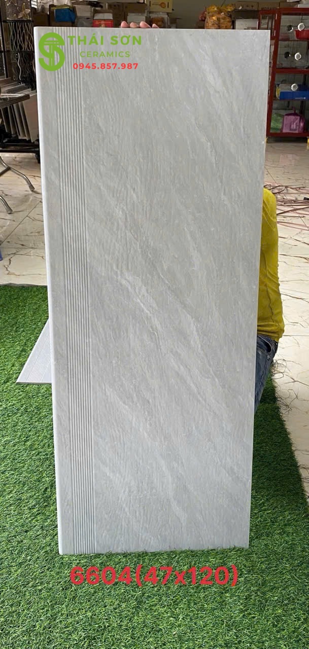 Gạch bậc cầu thang vân gỗ xám 47x120 chống trơn