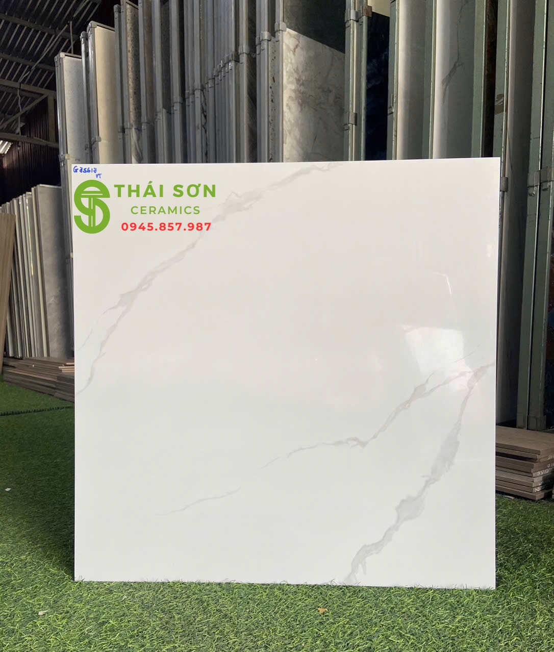 Gạch vitto bóng kiếng 60x60 lát nền phòng vân trắng mây
