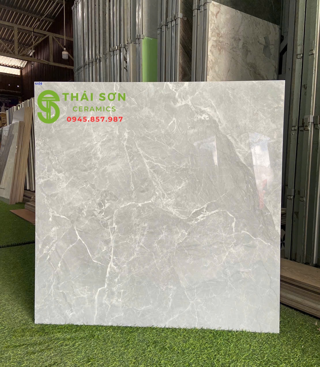 Gạch 80x80 toko lát nền nhà màu xám vân bóng kính