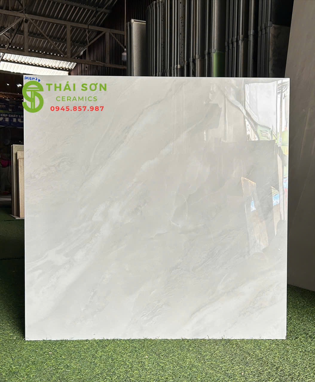 Gạch takao 80x80 bóng kiếng lát nền trắng xám vân đá