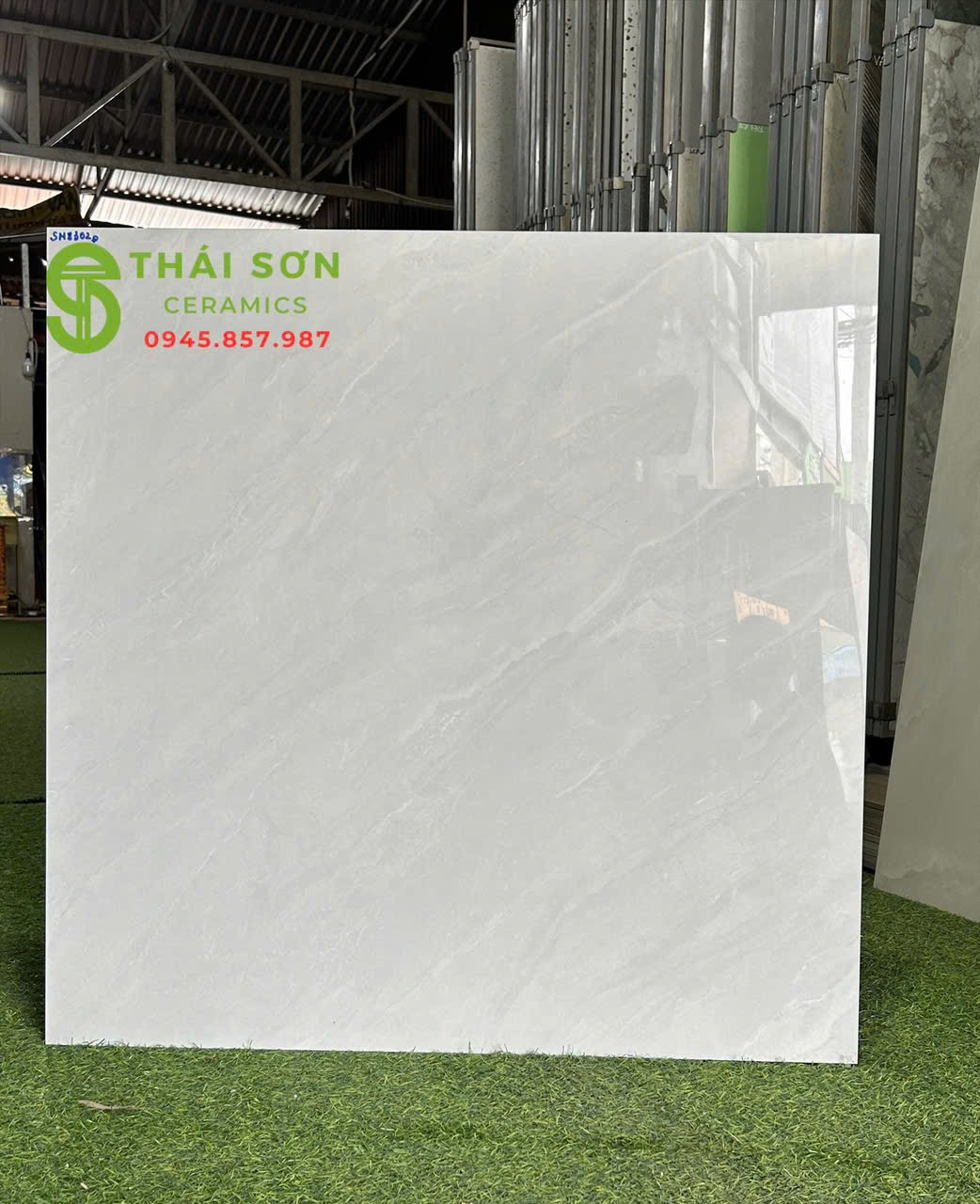 Gạch takao 80x80 bóng kiếng lát nền xám nhạt