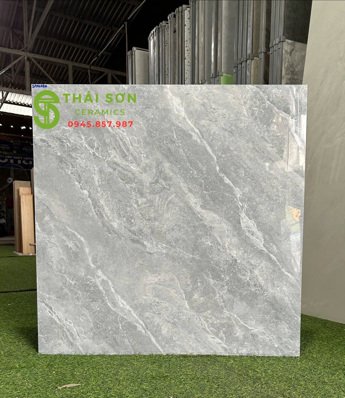 Gạch takao 80x80 bóng kiếng lát nền xám đậm