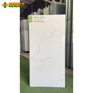 Gạch ốp tường phòng khách bóng kiếng 60x120 màu trắng vân 