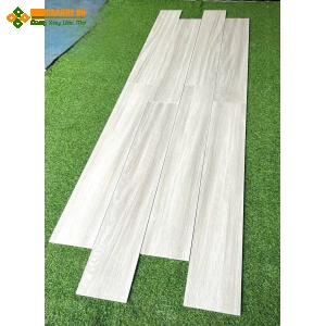 Gạch giả gỗ màu xám trắng sương đá 20x120 trung quốc