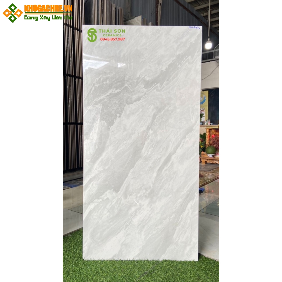 Gạch lót sảnh phòng khách nhà phố 60x120 nhập khẩu 