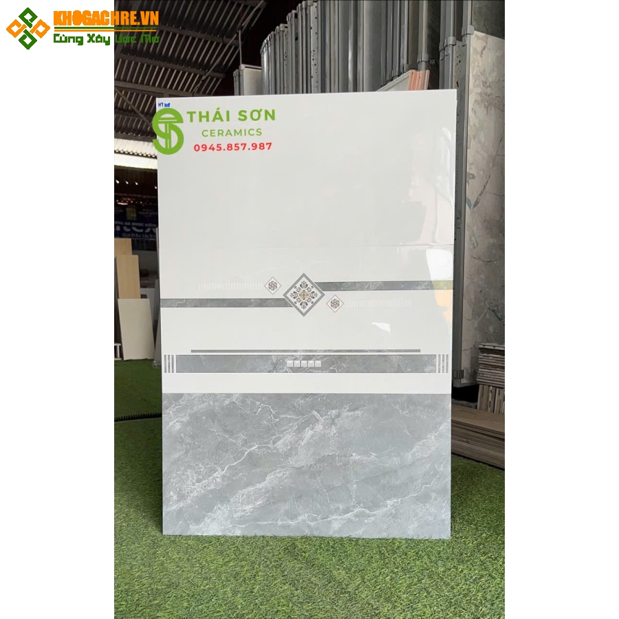 Gạch hà thanh 30x60 bóng kiếng đậm nhạt ốp tường phòng khách